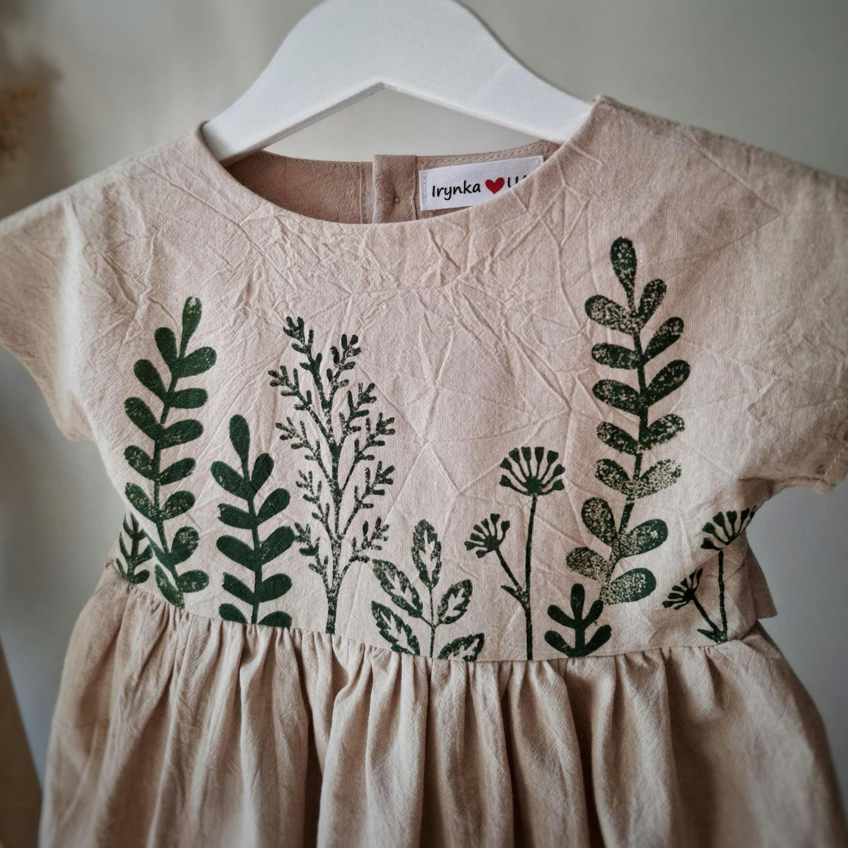 Blumli® Handgefertigtes Babykleid aus Bio-Baumwolle mit Holzstempel-Blumendruck