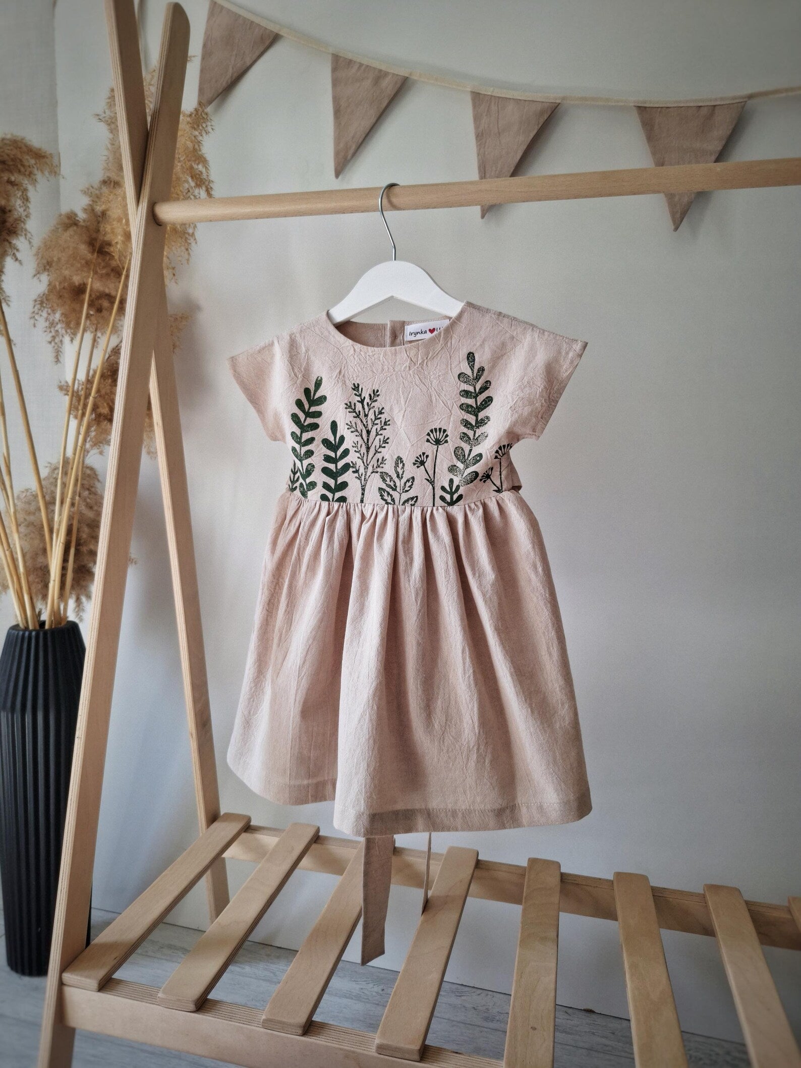 Blumli® Handgefertigtes Babykleid aus Bio-Baumwolle mit Holzstempel-Blumendruck