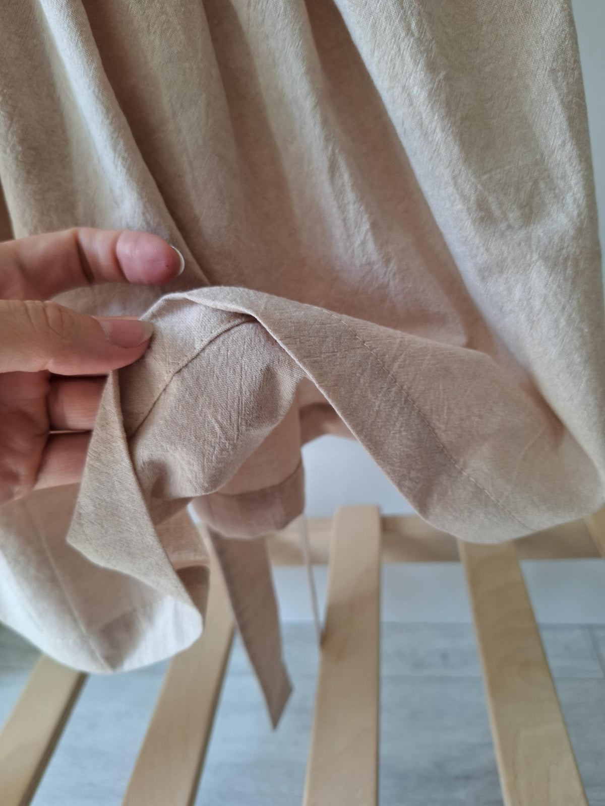 Blumli® Handgefertigtes Babykleid aus Bio-Baumwolle mit Holzstempel-Blumendruck
