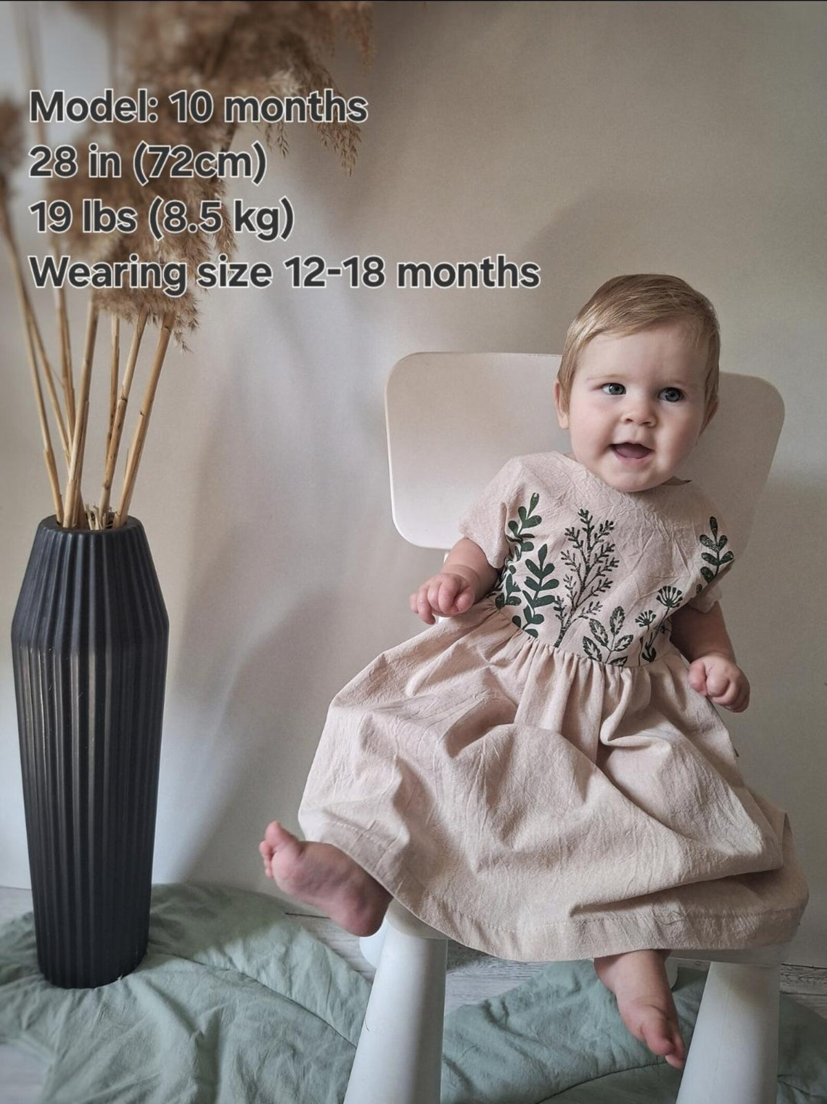 Blumli® Handgefertigtes Babykleid aus Bio-Baumwolle mit Holzstempel-Blumendruck