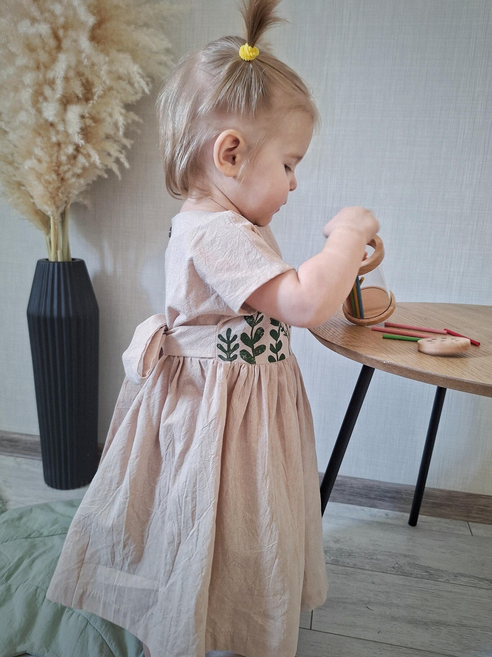 Blumli® Handgefertigtes Babykleid aus Bio-Baumwolle mit Holzstempel-Blumendruck